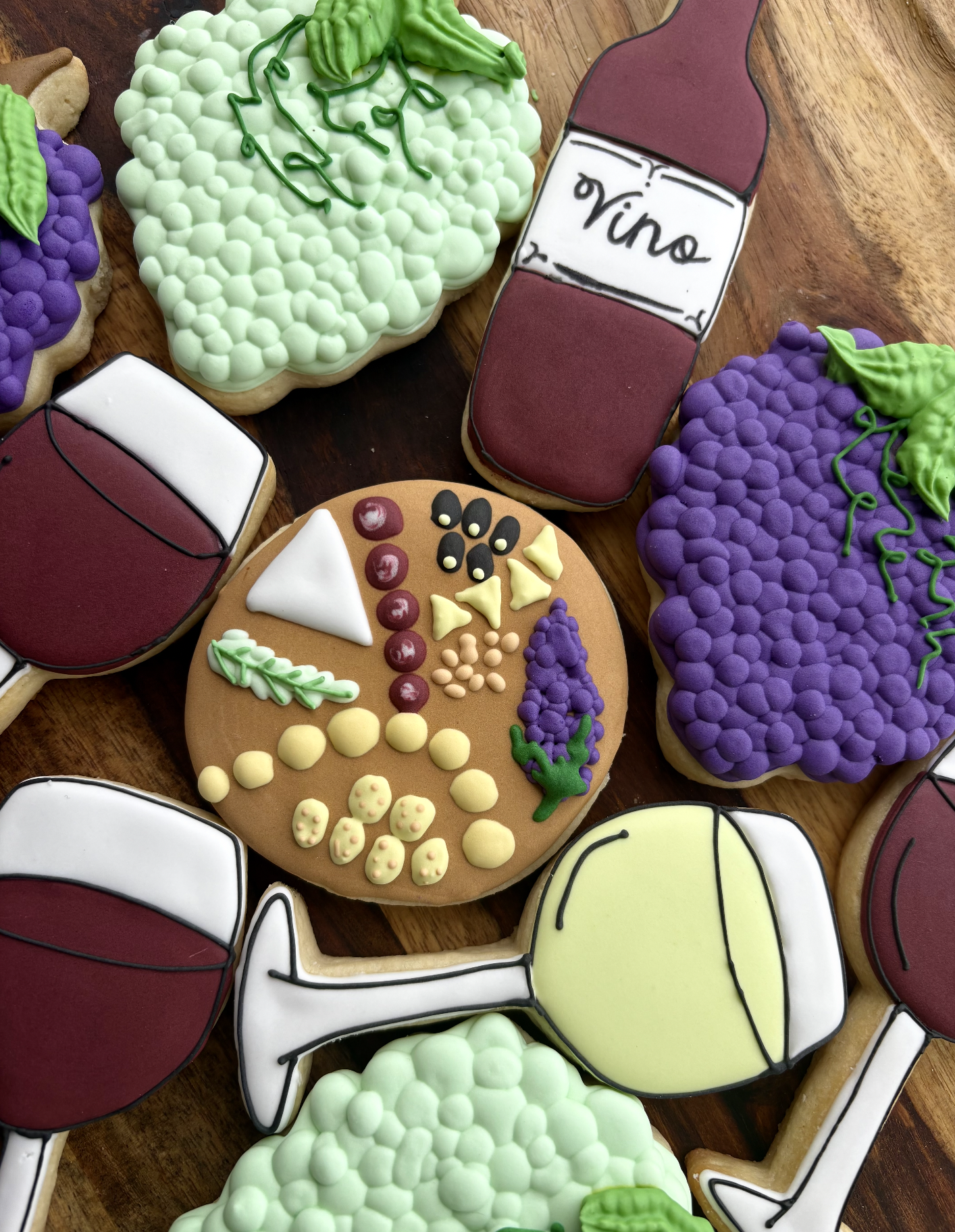 Wine-themed cookie art